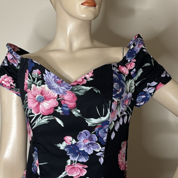 Vintage Floral Dress - Picture 10 of 16